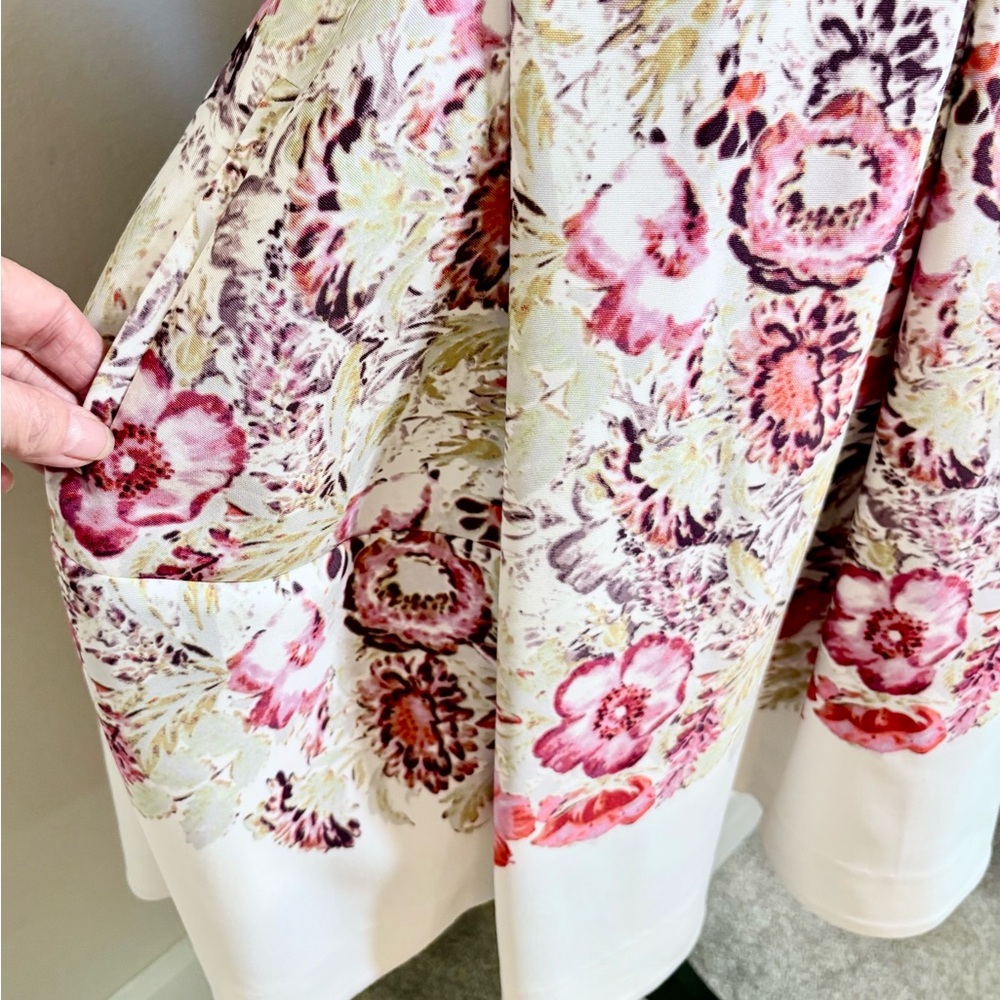 JUST TAYLOR Scuba Floral Pleated
Fit-and-Flare Dress w/ Pockets Sz 2🧡 - Picture 4 of 11